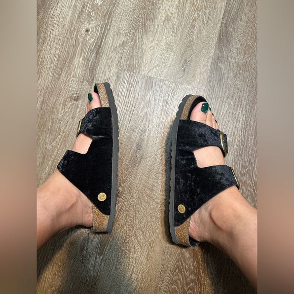 Birkenstock Arizona
Big Buckle Rivet Black Velvet
Black women size 38 - Picture 12 of 16